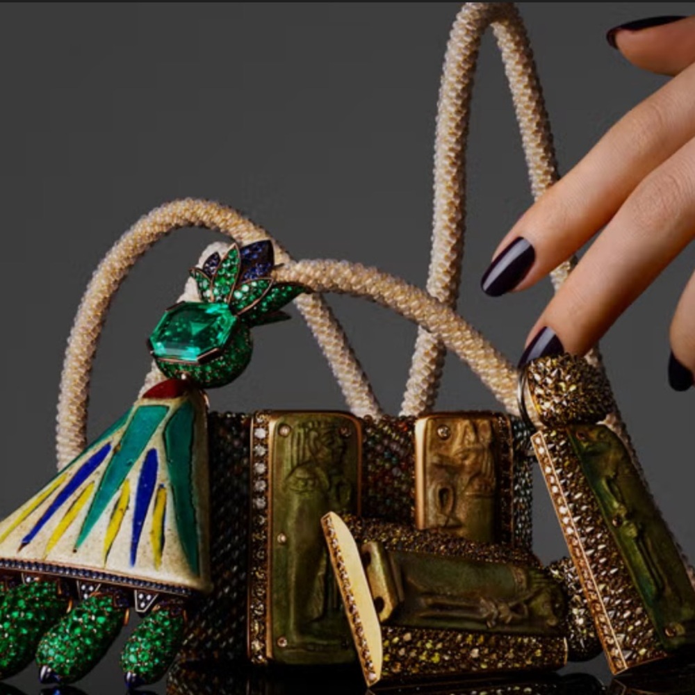 Global bizarre jewelry auction